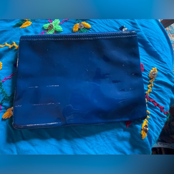 Vivid Cargo cosmetics zip up cosmetic bag. Message to approximately 8 x 6“. GUC - Picture 4 of 8